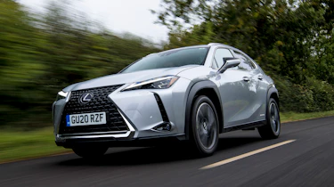 Lexus UX - front tracking