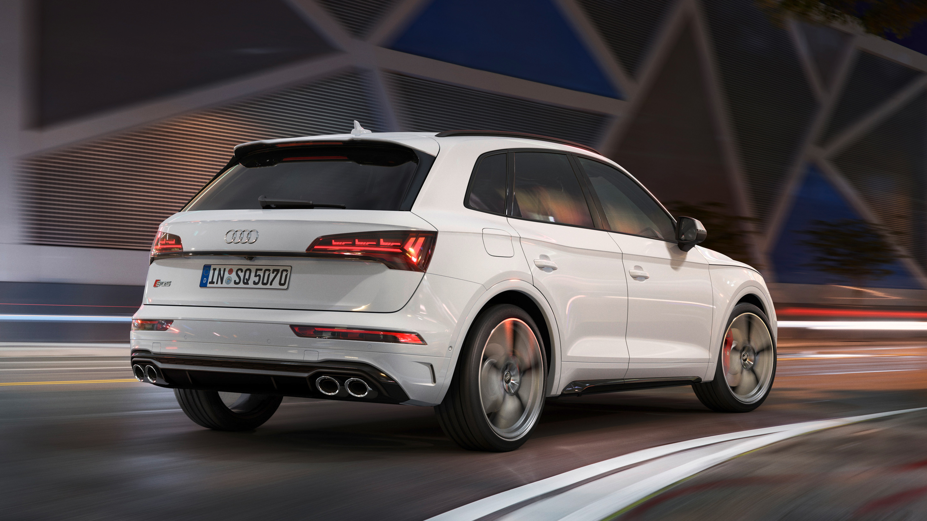 audi sq5 tdi static front quarter