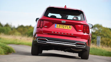 Kia Sorento - rear cornering