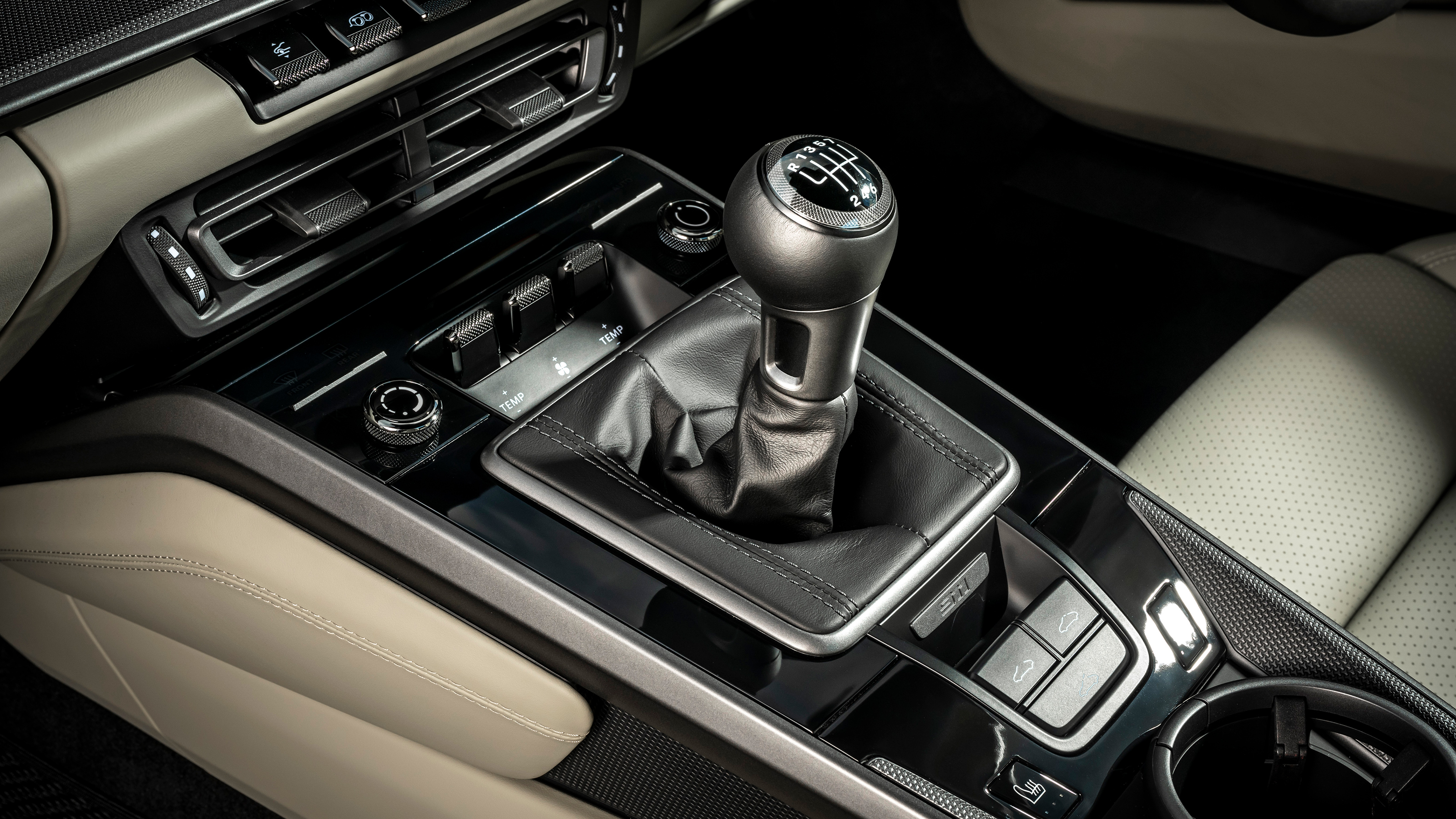 Porsche 911 Carrera S 7-Speed gear stick