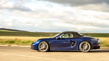 Porsche Boxster GTS 4.0 PDK side roof up