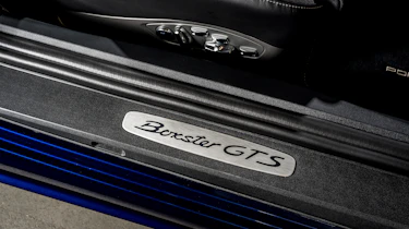 Porsche Boxster GTS 4.0 PDK sill
