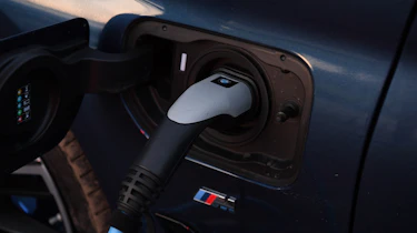 BMW 5 Series - charge