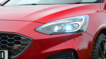 Ford Focus ST automatic - front lights