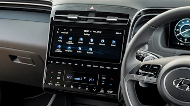 Hyundai Tucson - interior screen