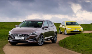 Hyundai i30 vs Volkswagen Golf - main