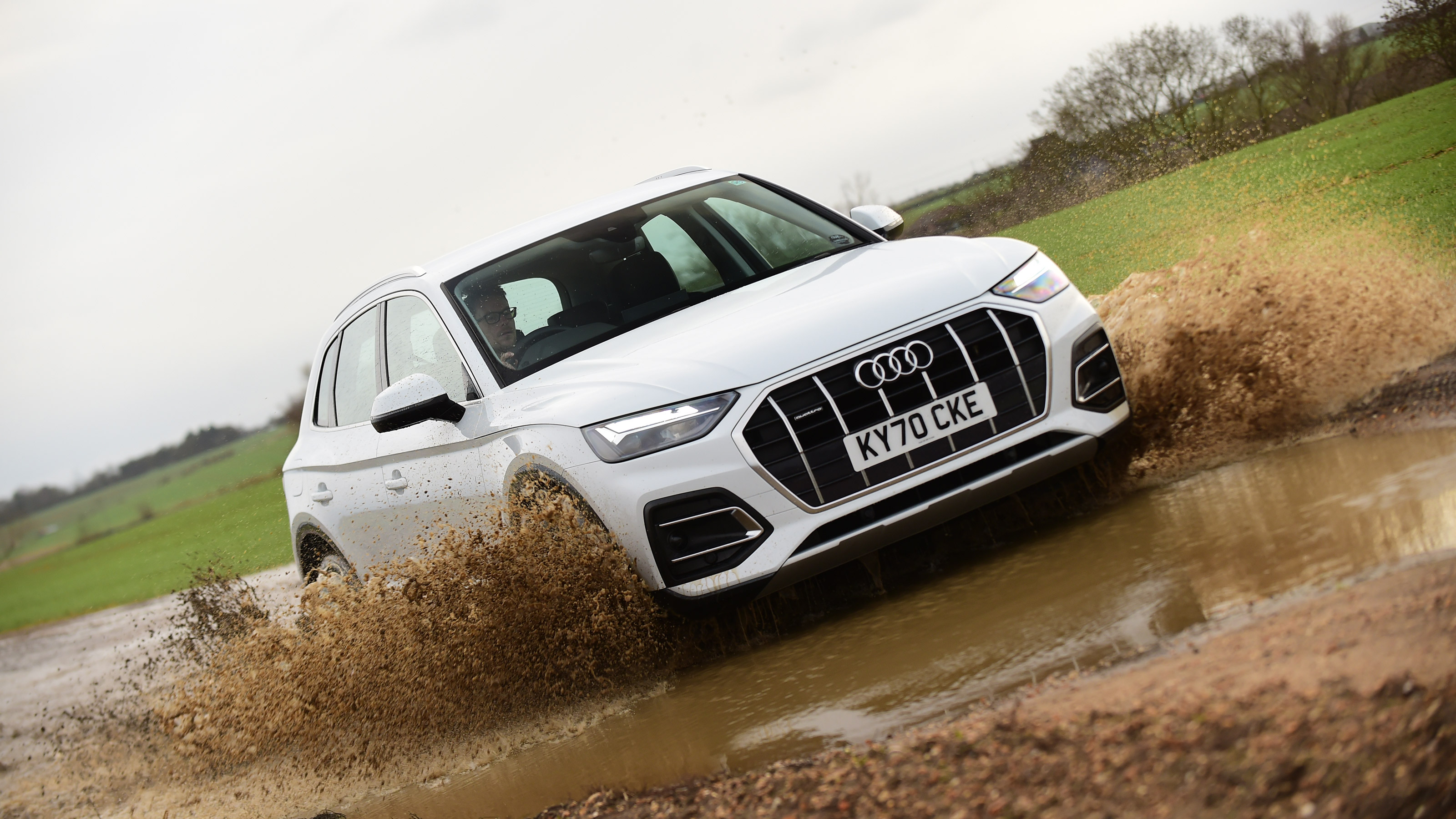 Audi Q5 40 TDI - front off road 
