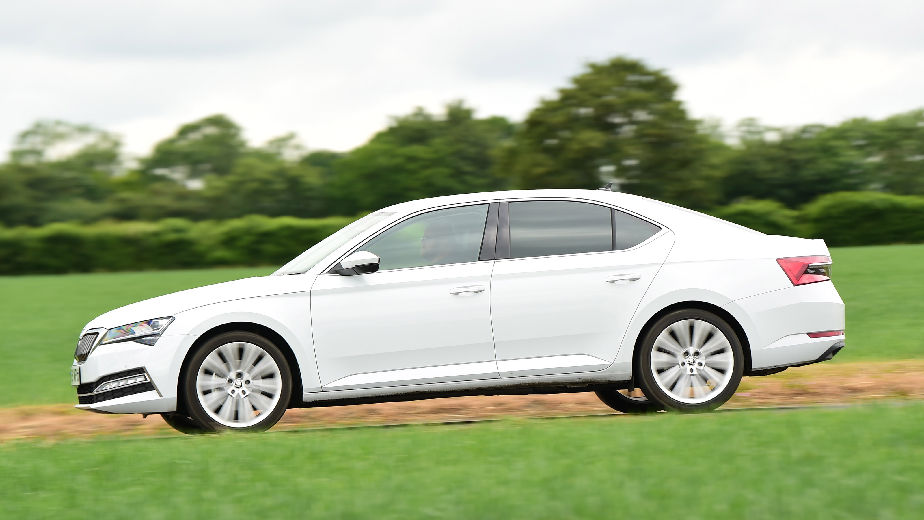 Skoda Superb iV long termer - second report side