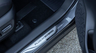 Toyota RAV4 plug-in hybrid - sill