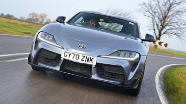 Toyota Supra 2.0 - full front