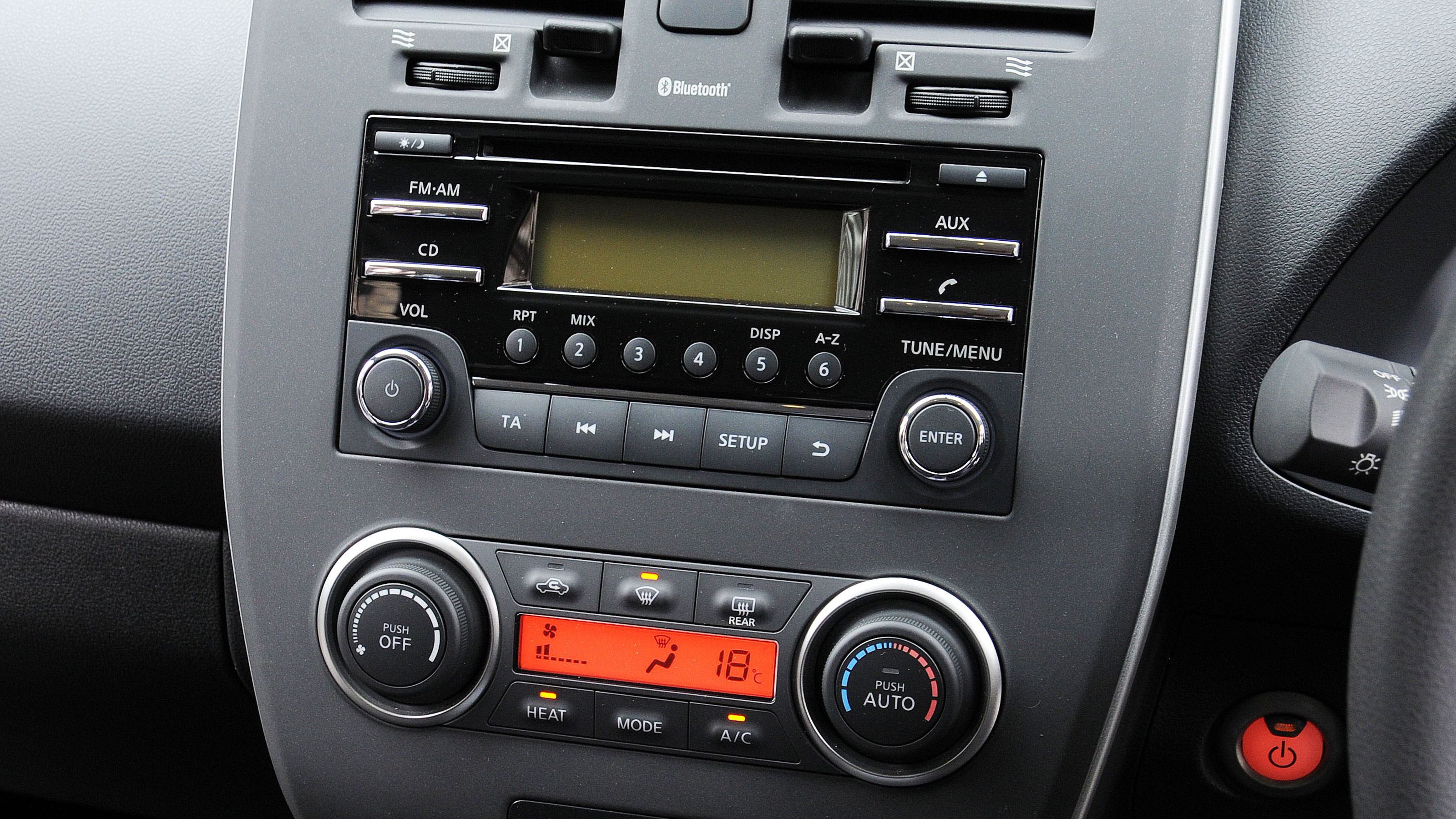 Used Nissan Leaf Mk1 - centre console