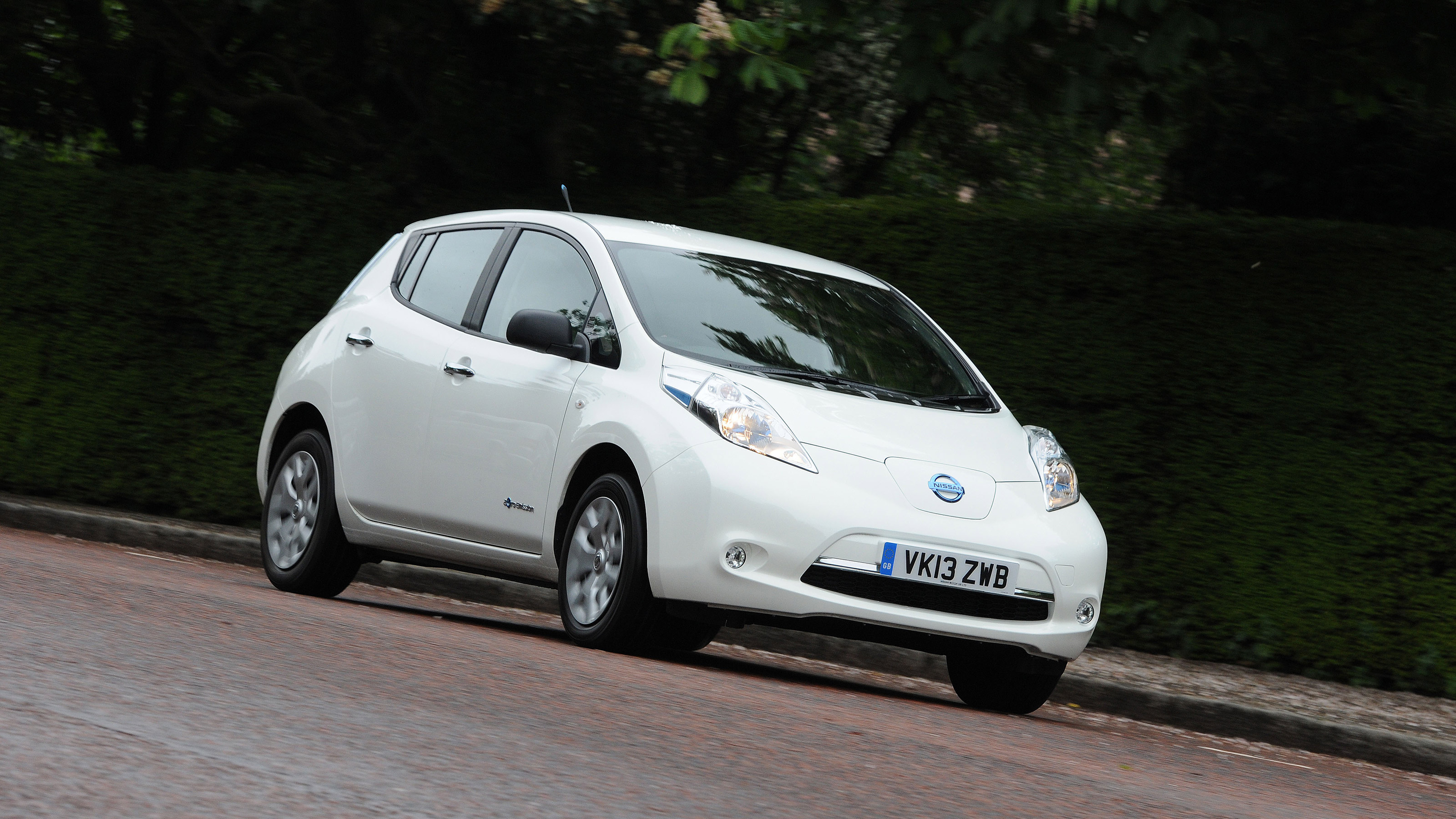 Used Nissan Leaf Mk1 - front action