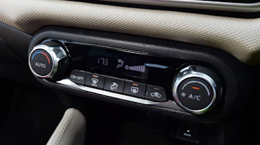 Used Nissan Micra - centre console