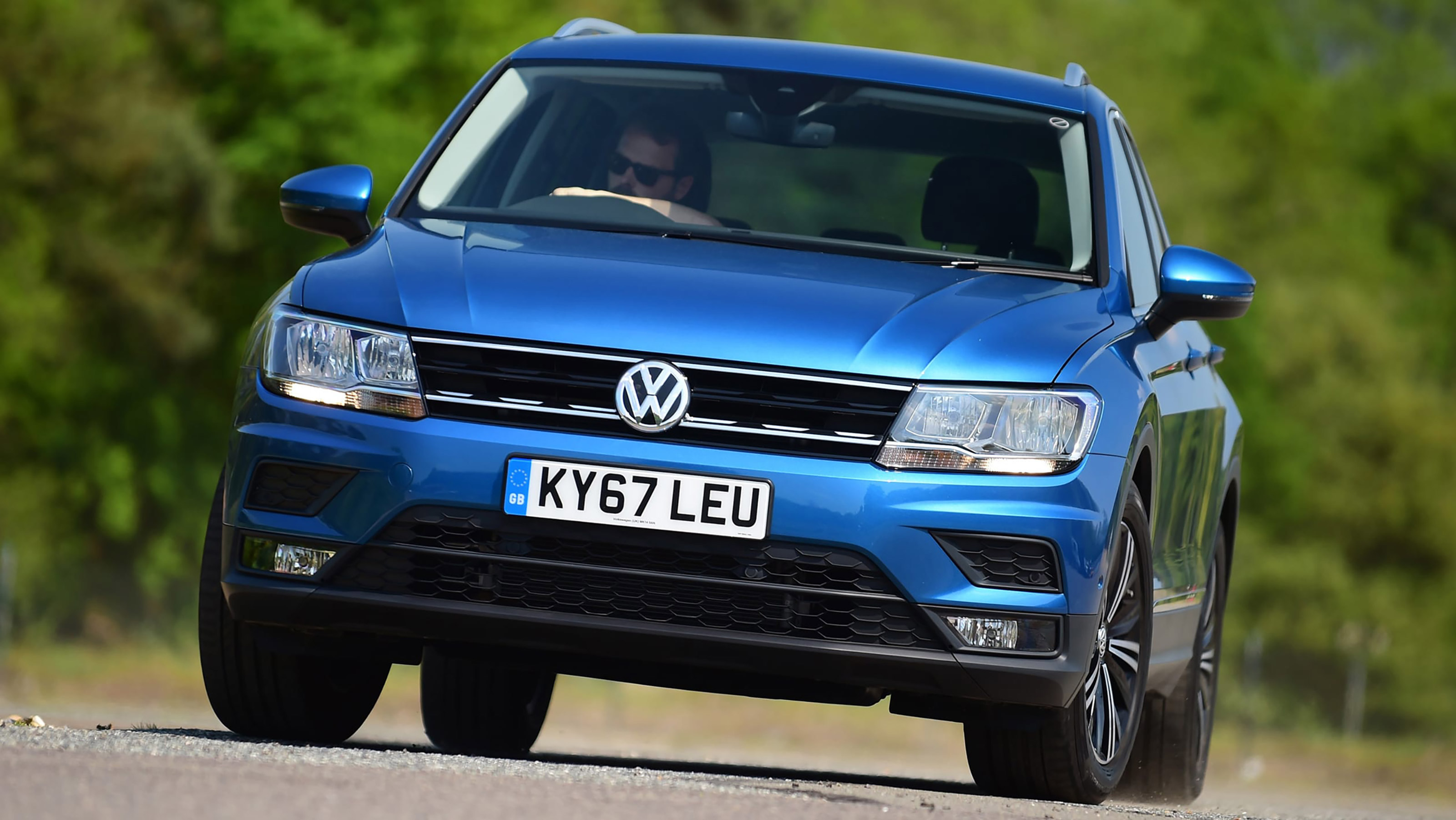 Used Volkswagen Tiguan - front cornering