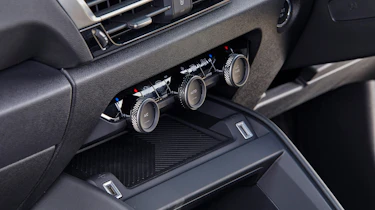 Citroen e-C4 - centre console