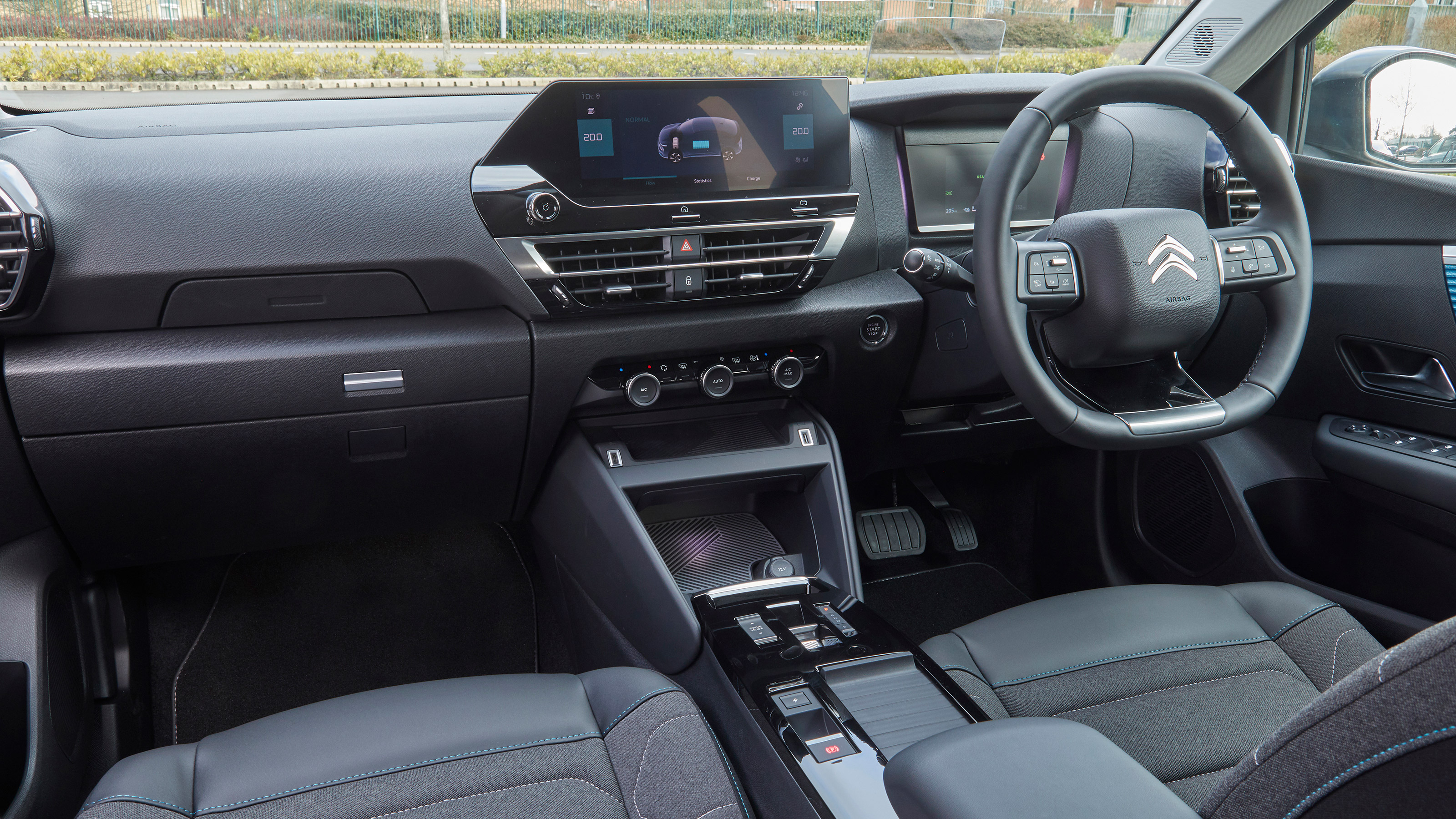 Citroen e-C4 - dash