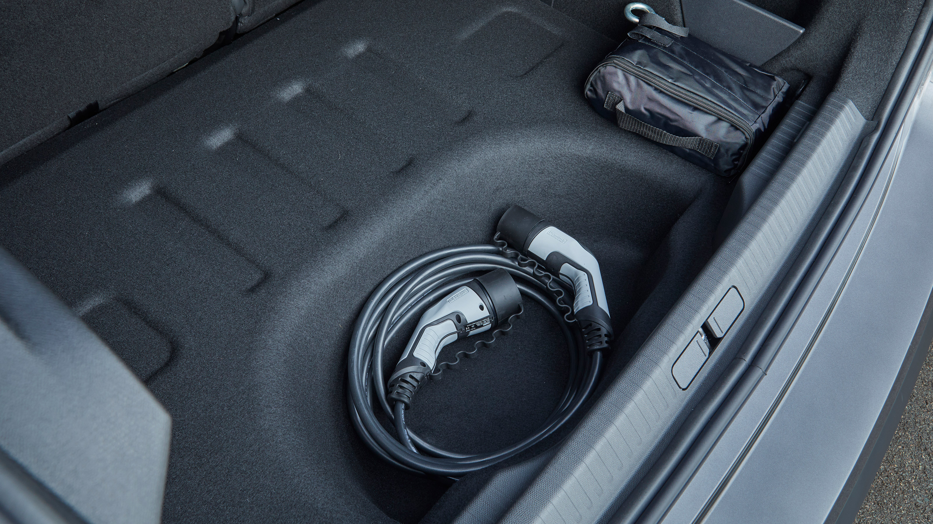 Citroen e-C4 - charging cable