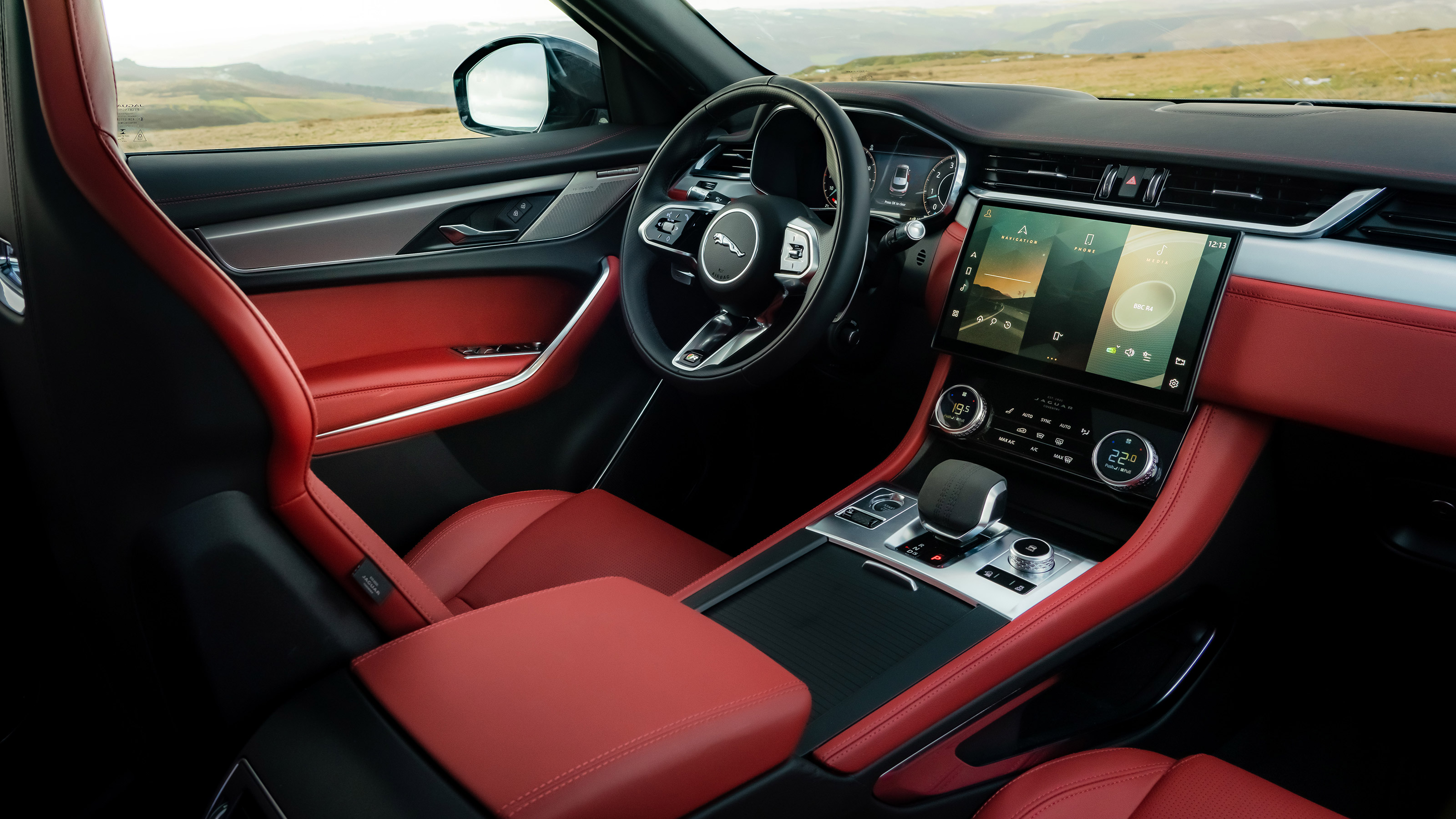 Jaguar F-Pace P400 - cabin