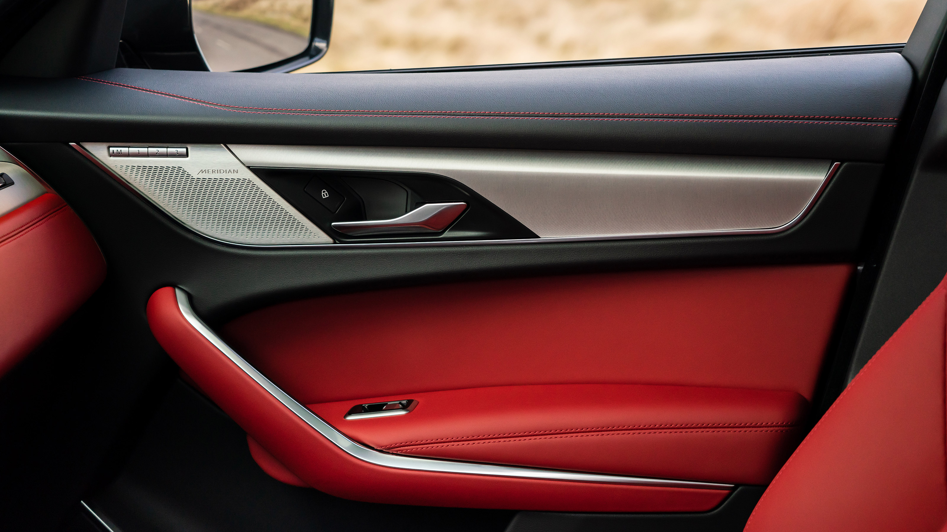 Jaguar F-Pace P400 - door