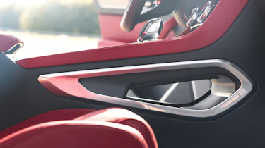 Jaguar F-Pace P400 - interior detail