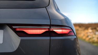 Jaguar F-Pace P400 - rear light