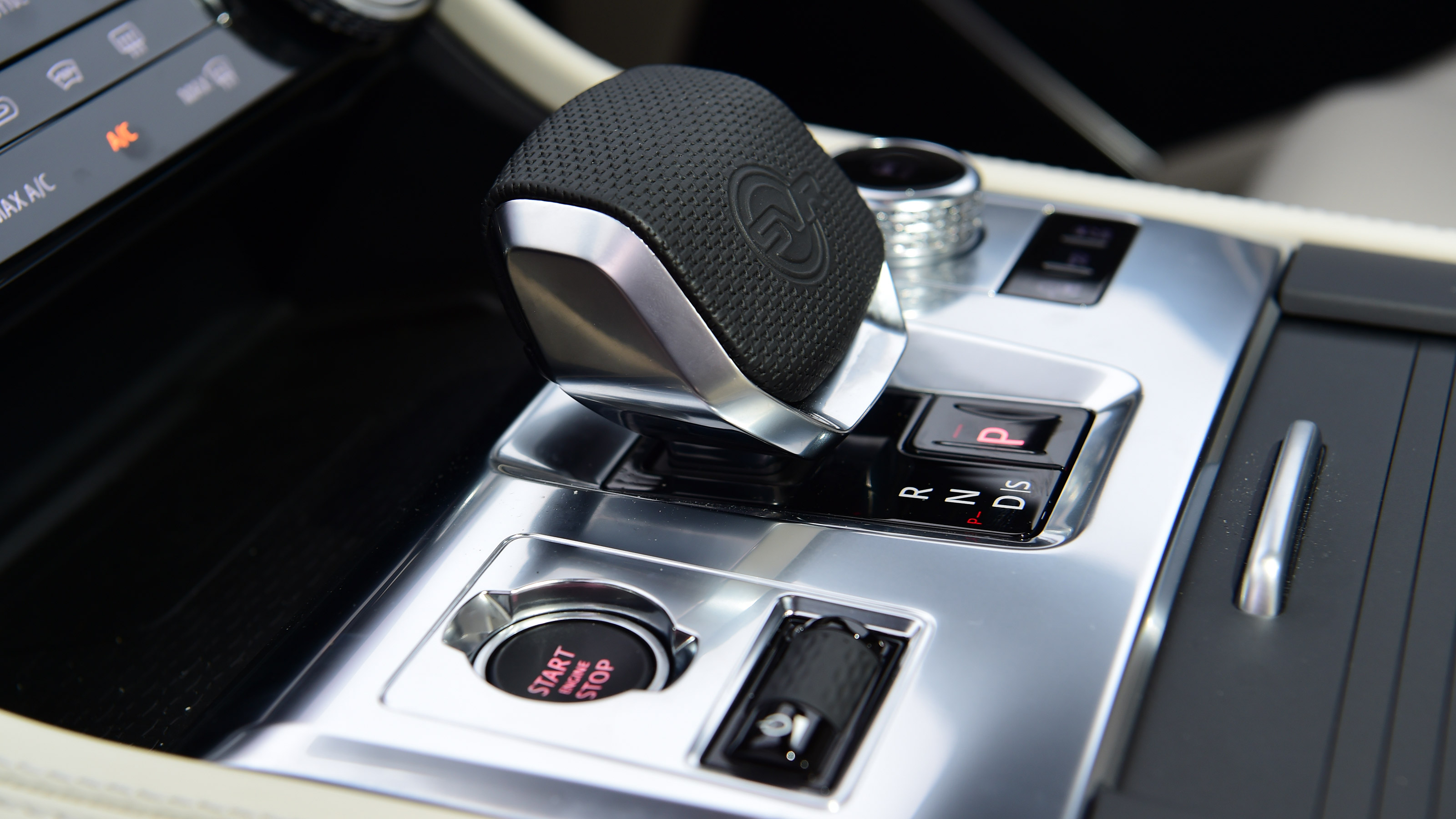 Jaguar F-Pace SVR - transmission