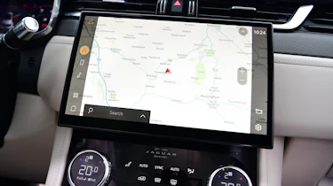 Jaguar F-Pace SVR - sat-nav