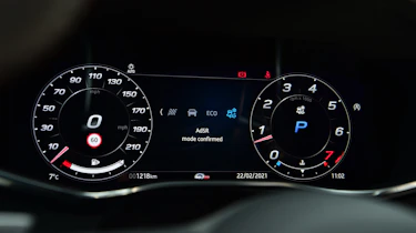 Jaguar F-Pace SVR - dials