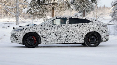 Lamborghini Urus spy - side