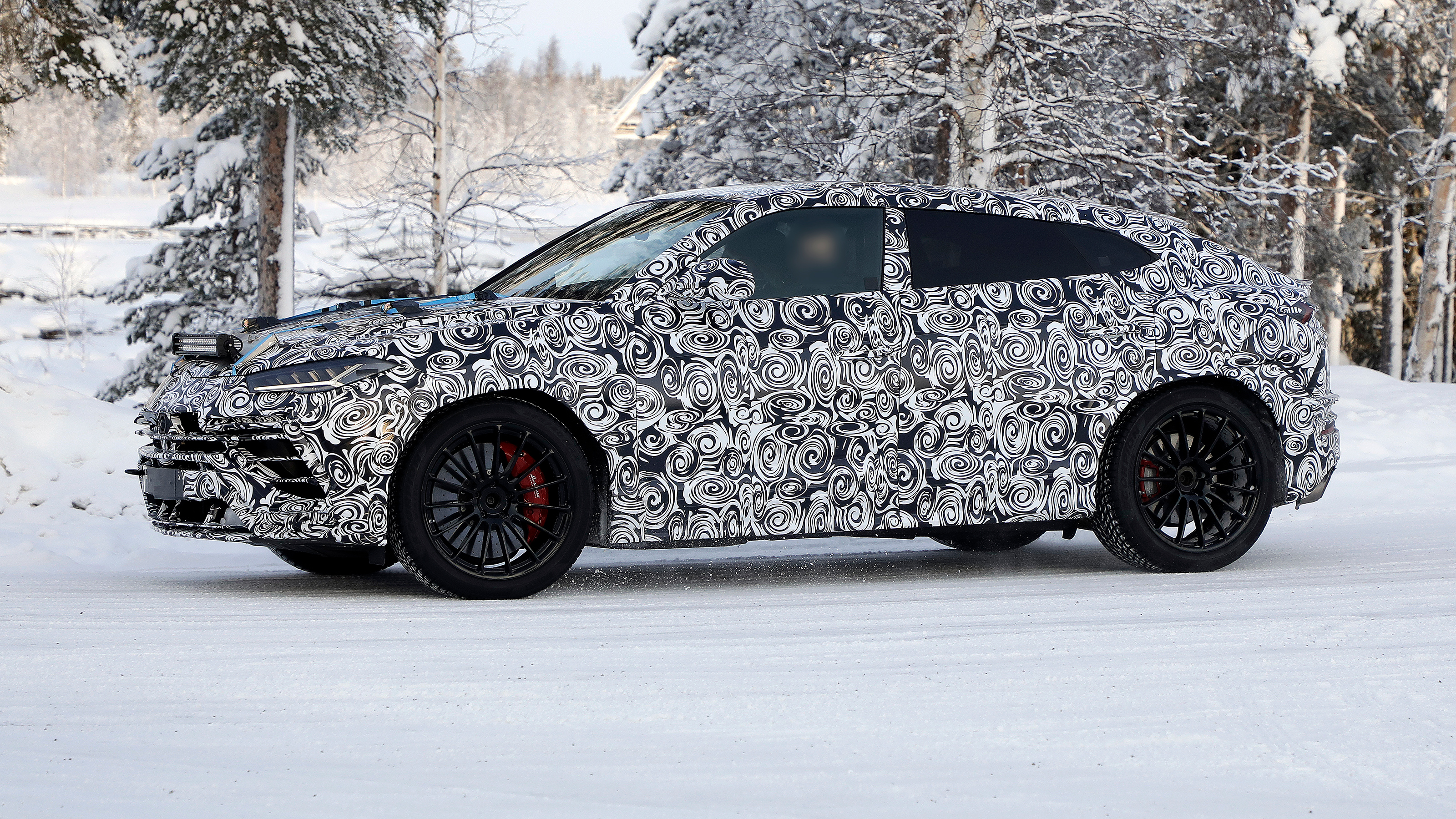 Lamborghini Urus spy - side