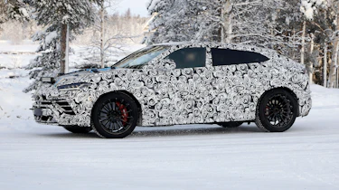 Lamborghini Urus spy - side