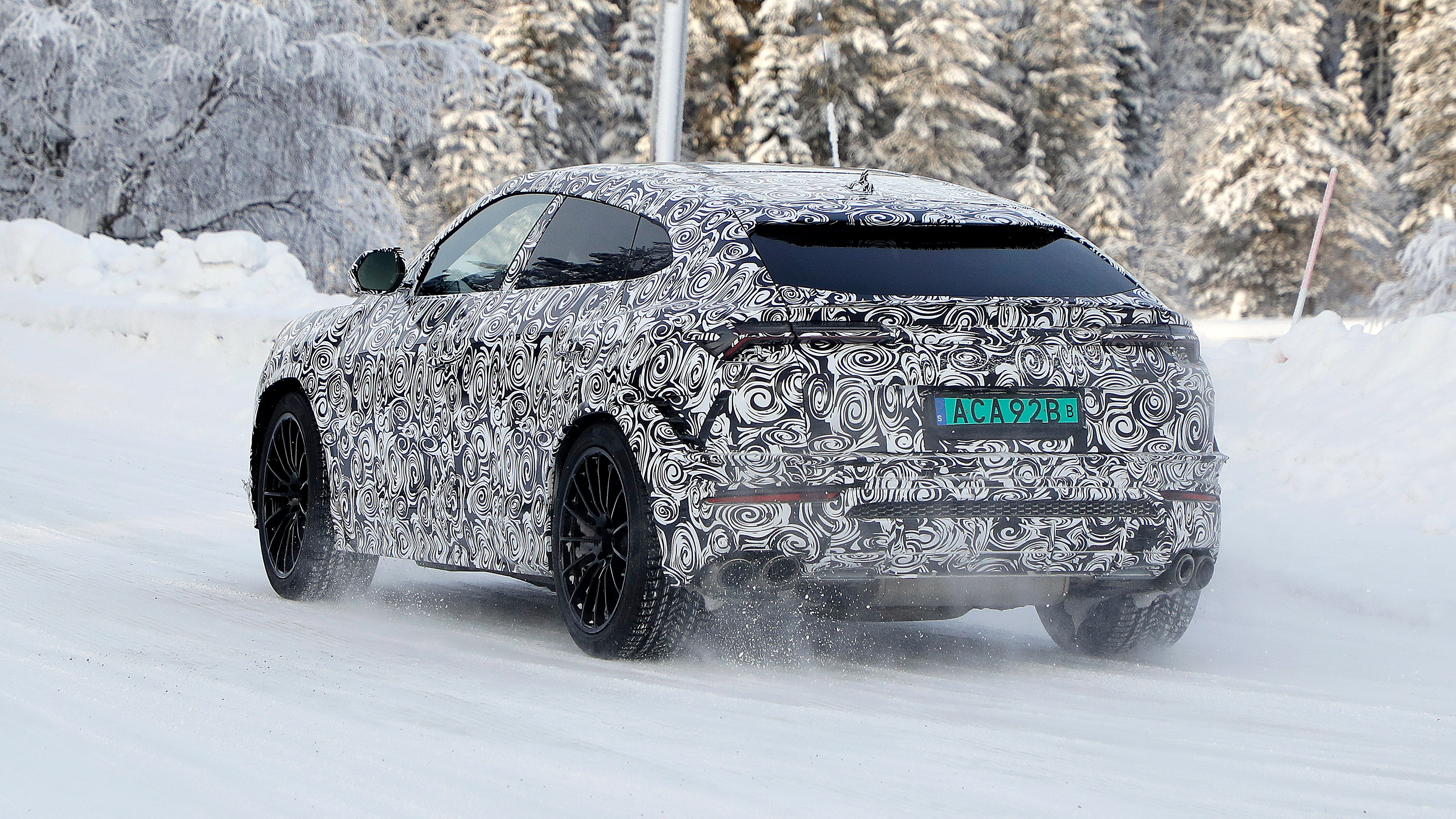 Lamborghini Urus spy - rear