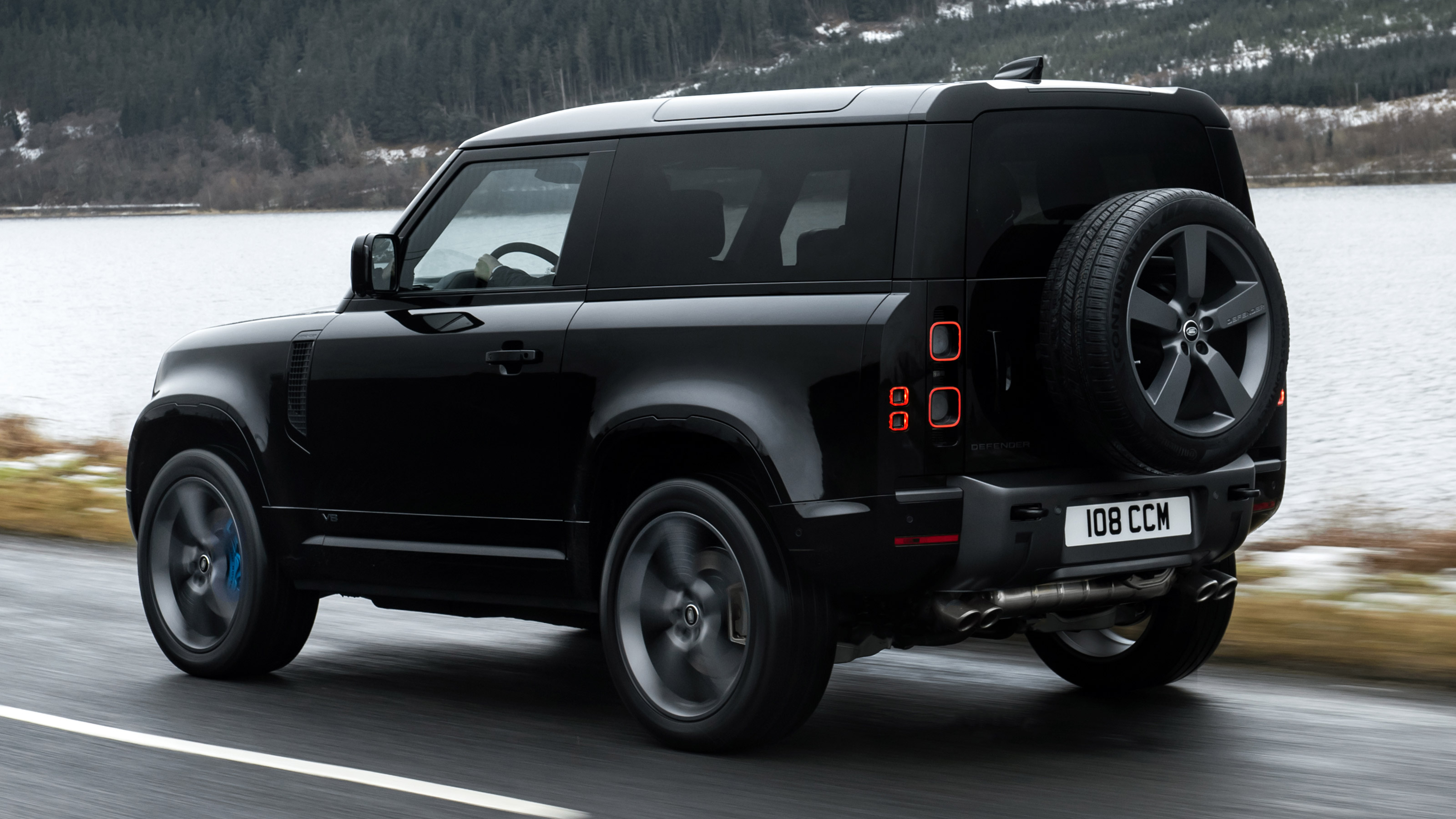 Land Rover Defender 90 V8 - rear