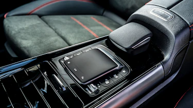 Mercedes GLA 250 e - centre console