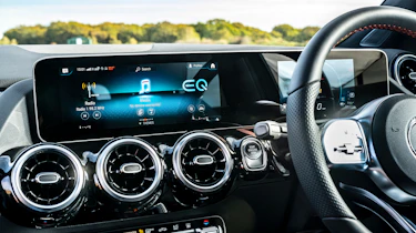 Mercedes GLA 250 e - dash
