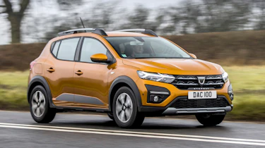 Dacia Sandero Stepway - front cornering