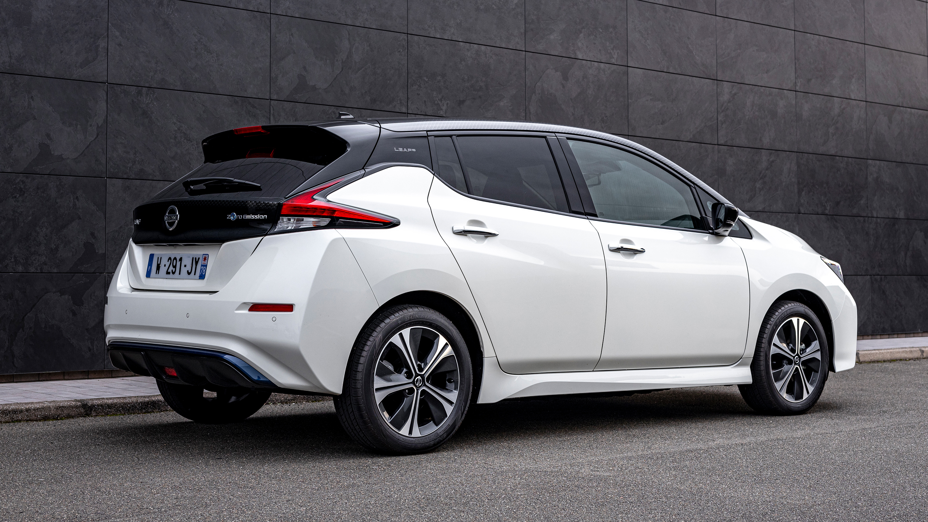 Nissan Leaf10 - rear static
