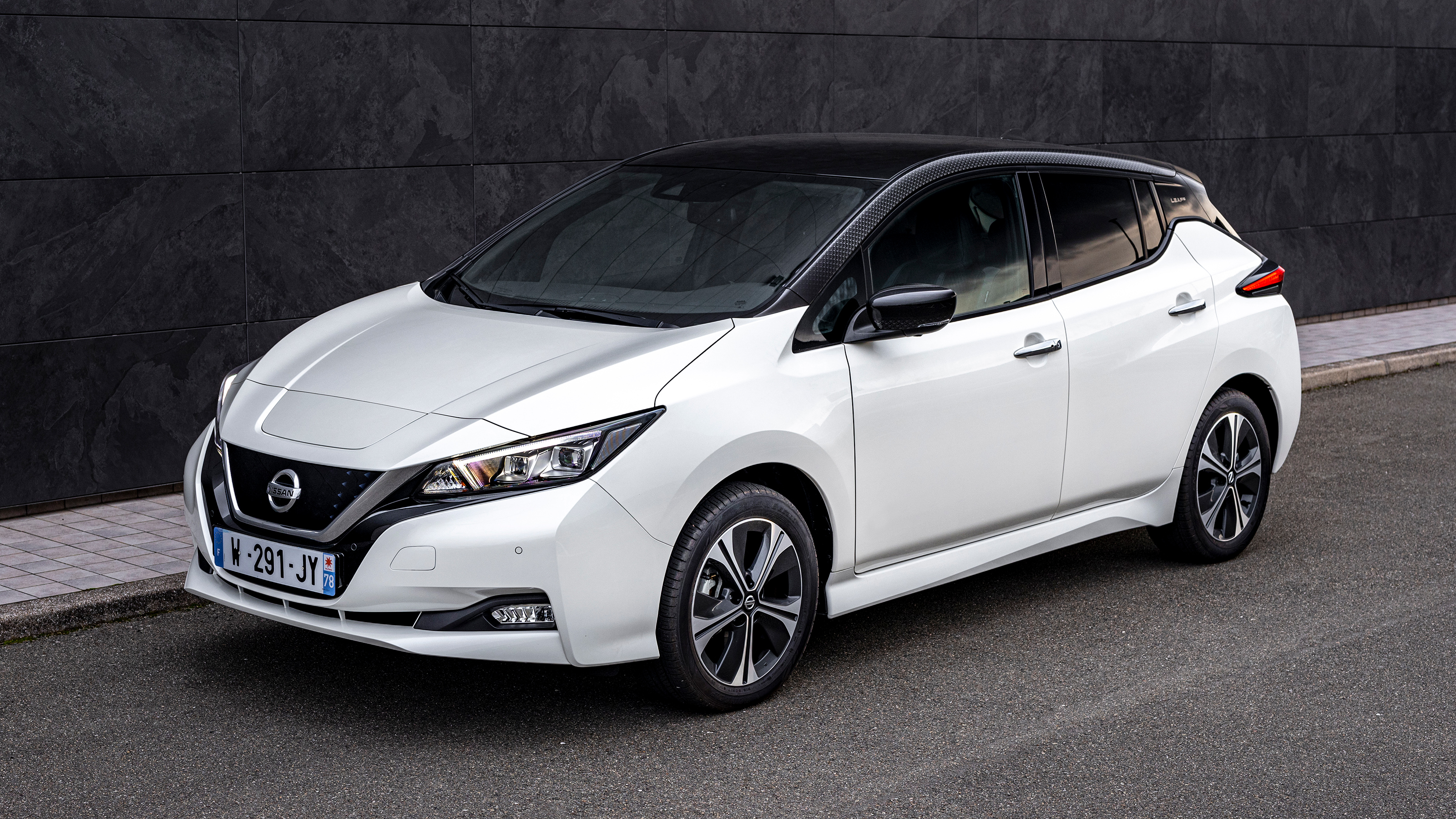 Nissan Leaf10 - front static