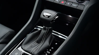 Skoda Karoq - gear lever