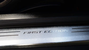 Jaguar F-Type - sill