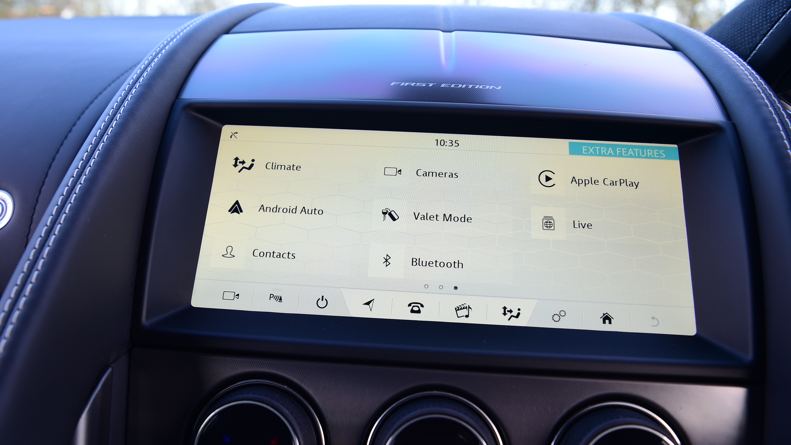 Jaguar F-Type - screen