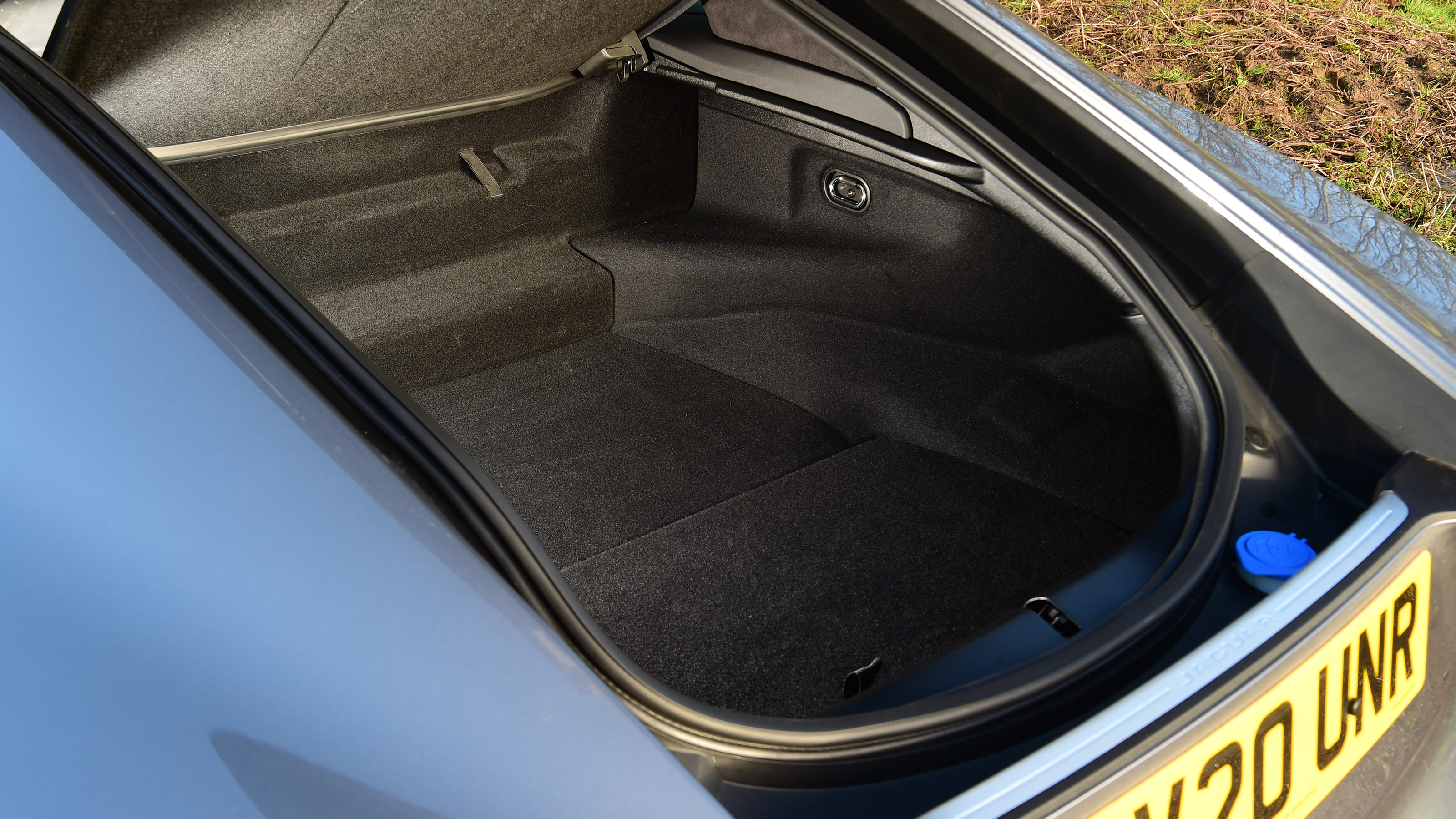 Jaguar F-Type - boot