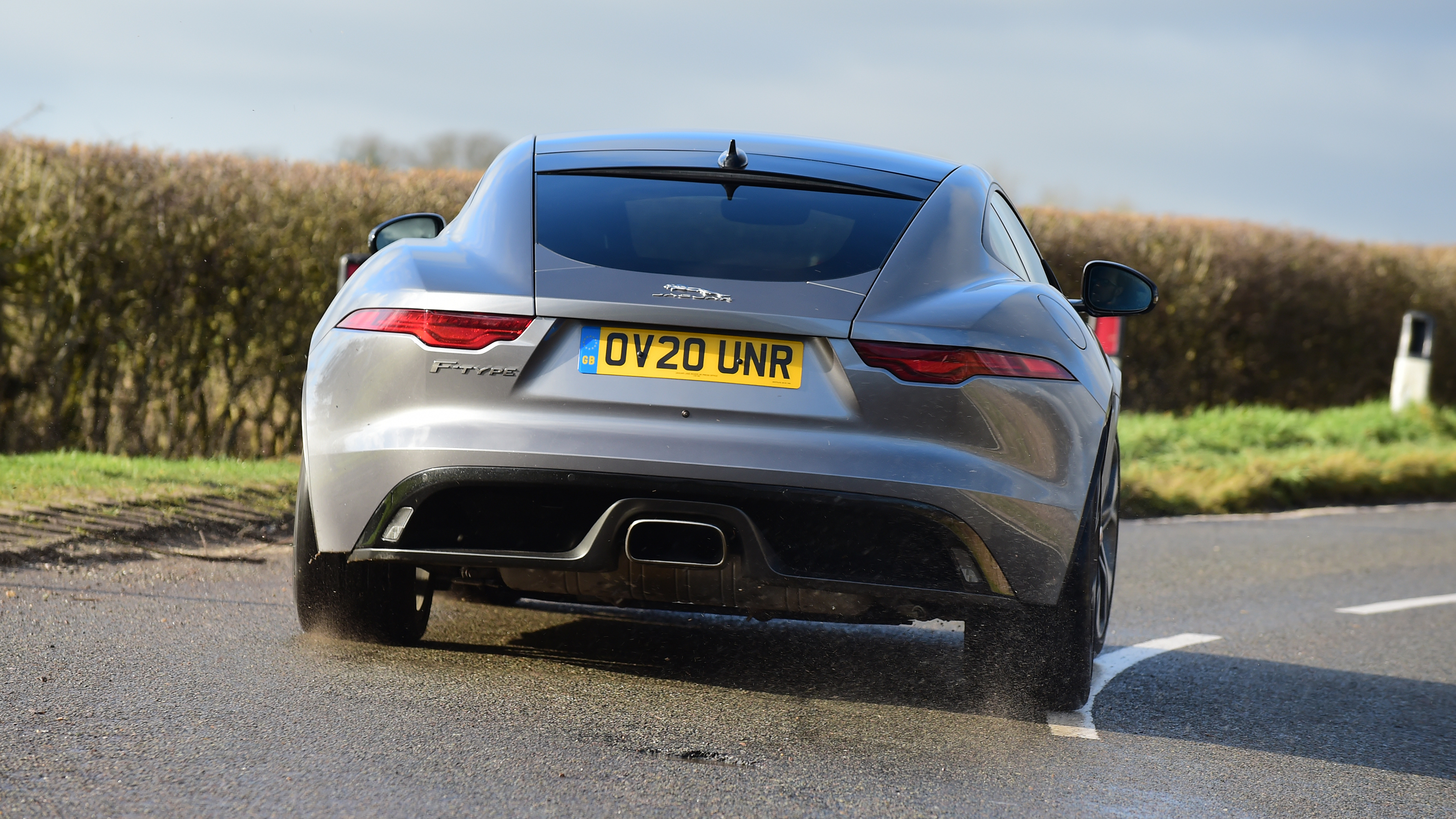 Jaguar F-Type - rear cornering