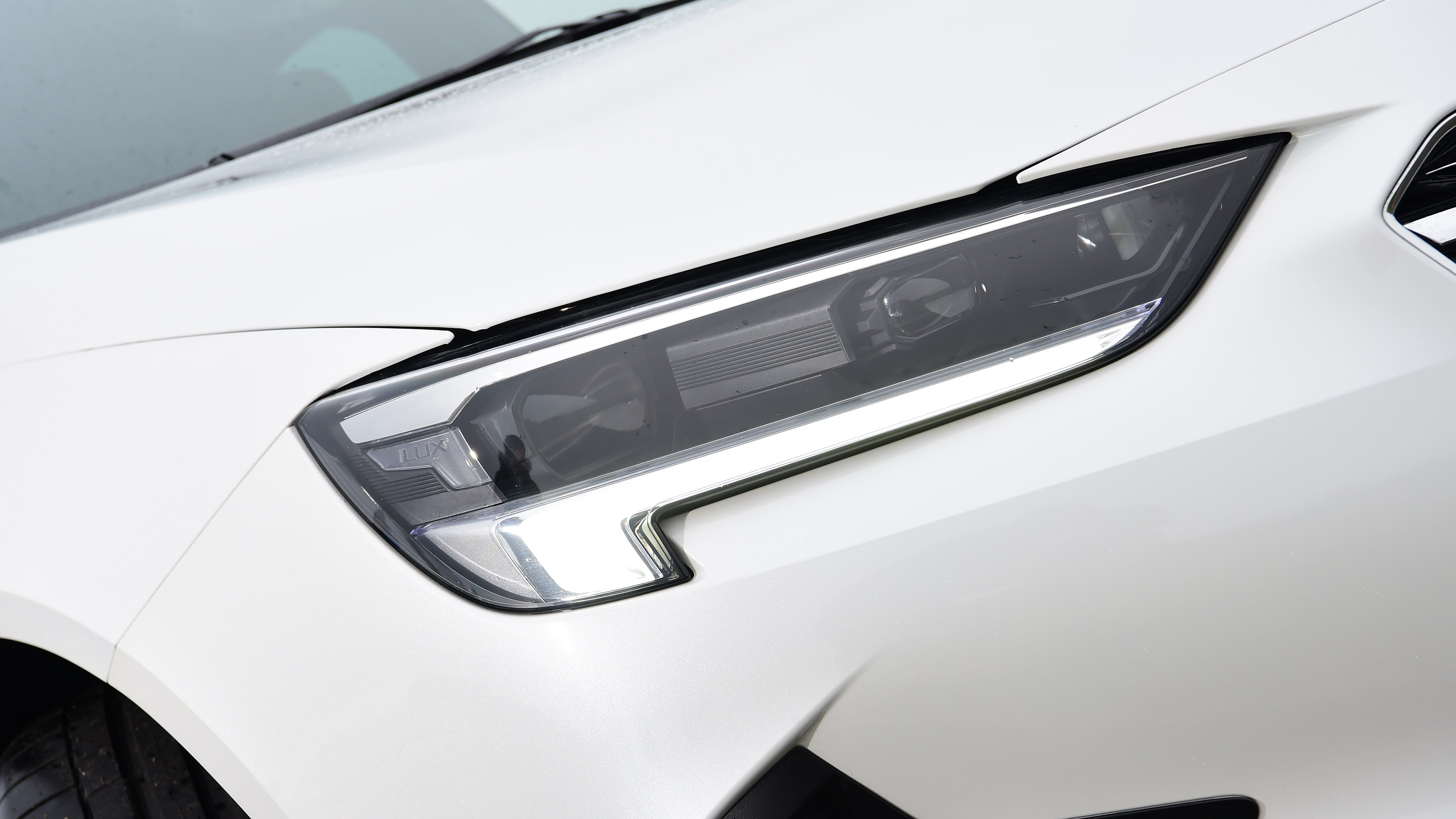 Vauxhall Insignia 1.5 diesel - front light