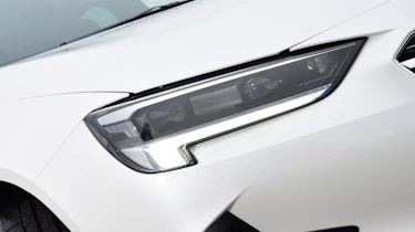 Vauxhall Insignia 1.5 diesel - front light