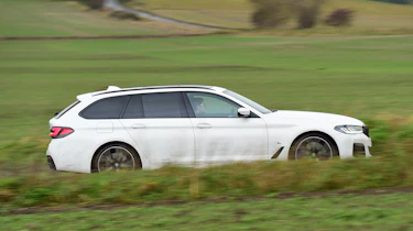BMW 530d Touring - side