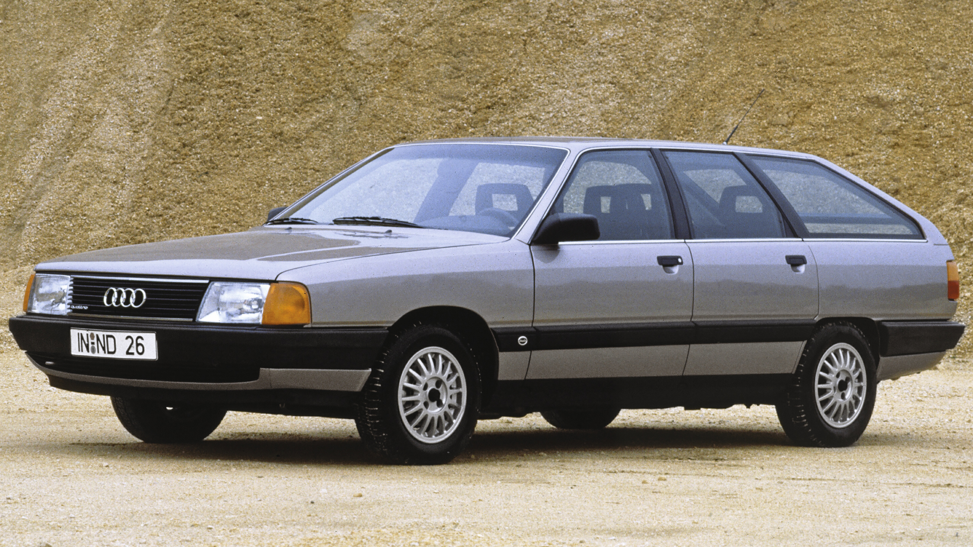 Audi 100 - front static