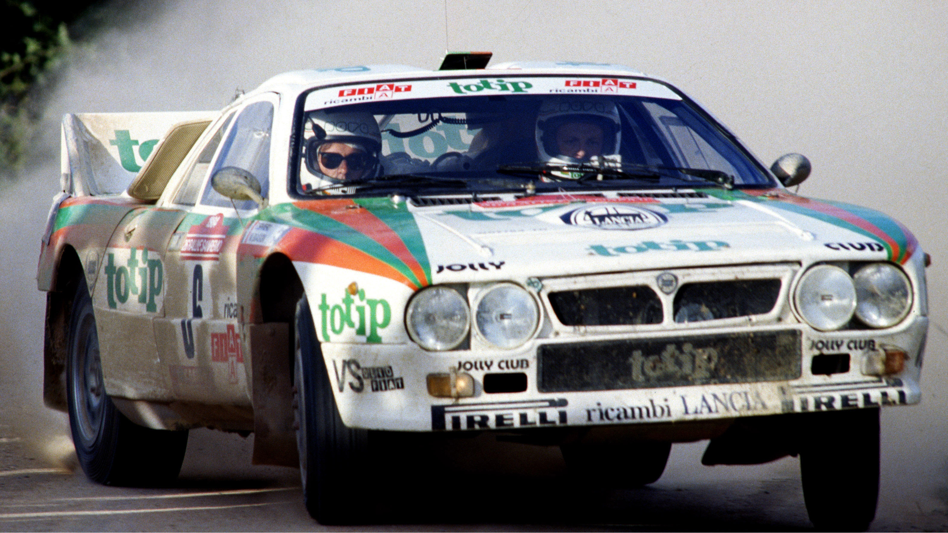 Lancia 037 rally car drifting