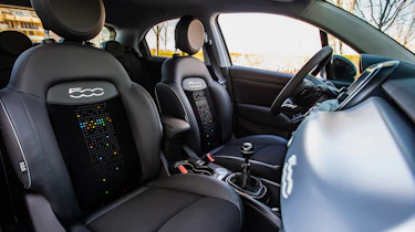 Fiat 500X Google - seats