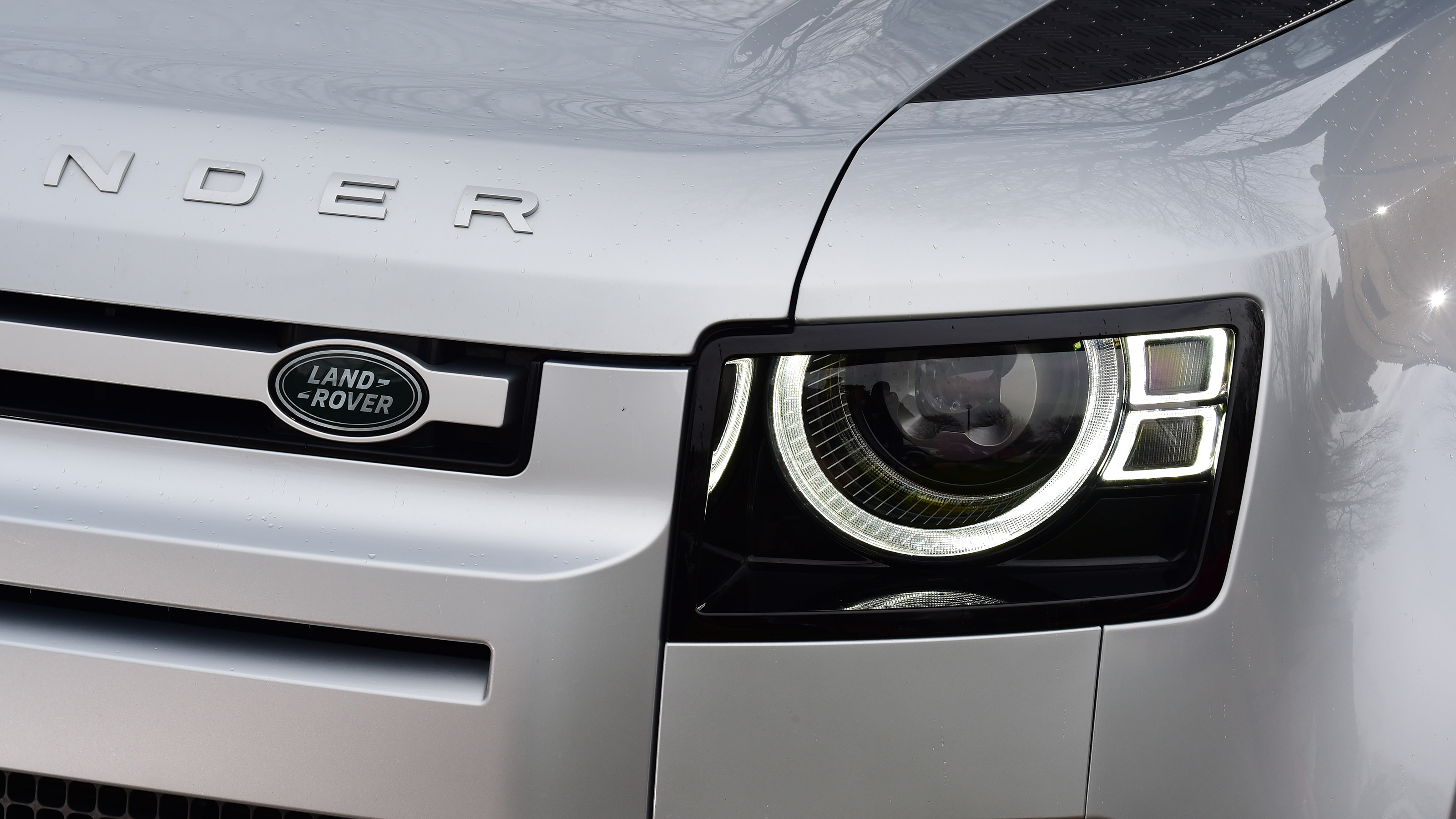 Land Rover Defender 90 D250 - front light